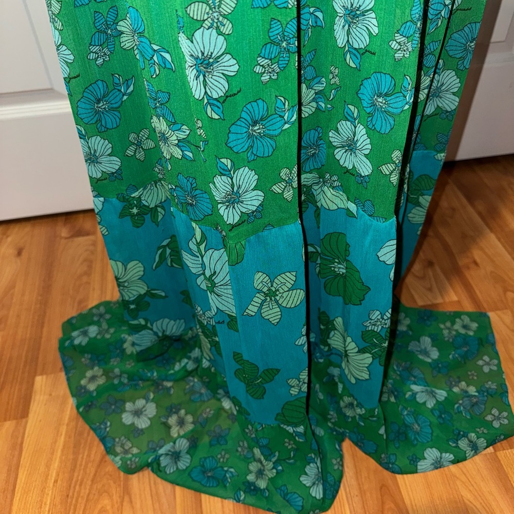 GUESS DRESS! 👗 - Picture 5 of 8